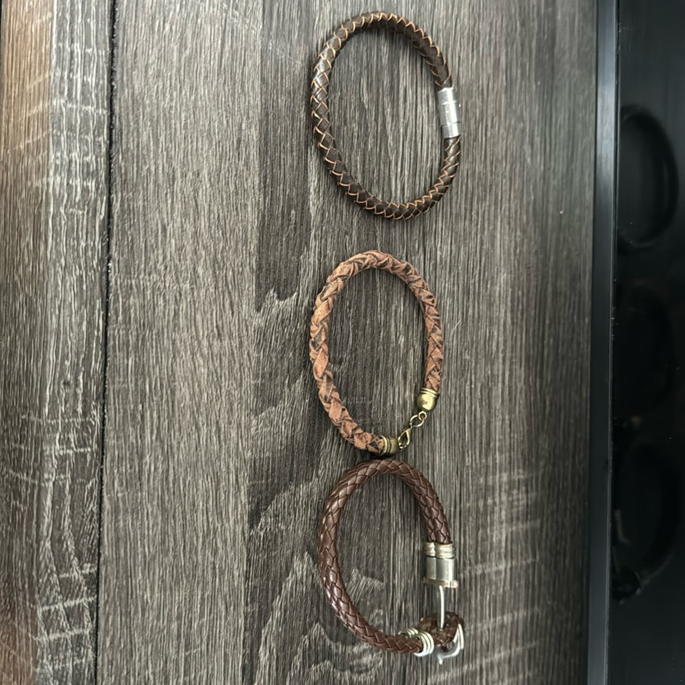 Set of 3 men’s leather bracelets